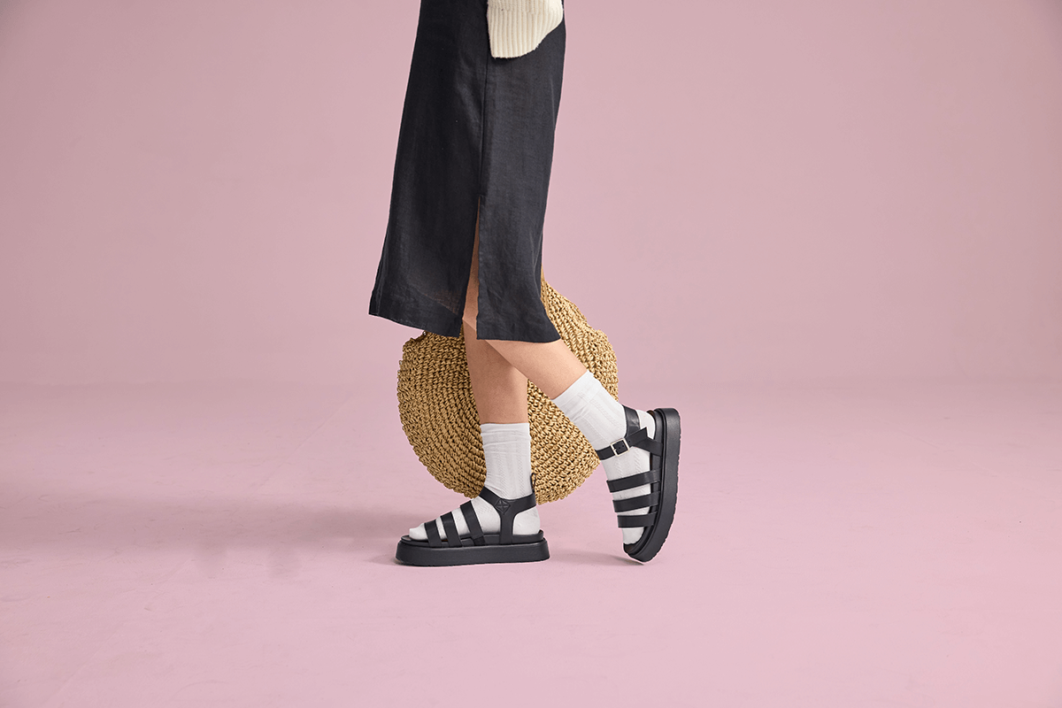 Cushioned sole, flat toe seam.